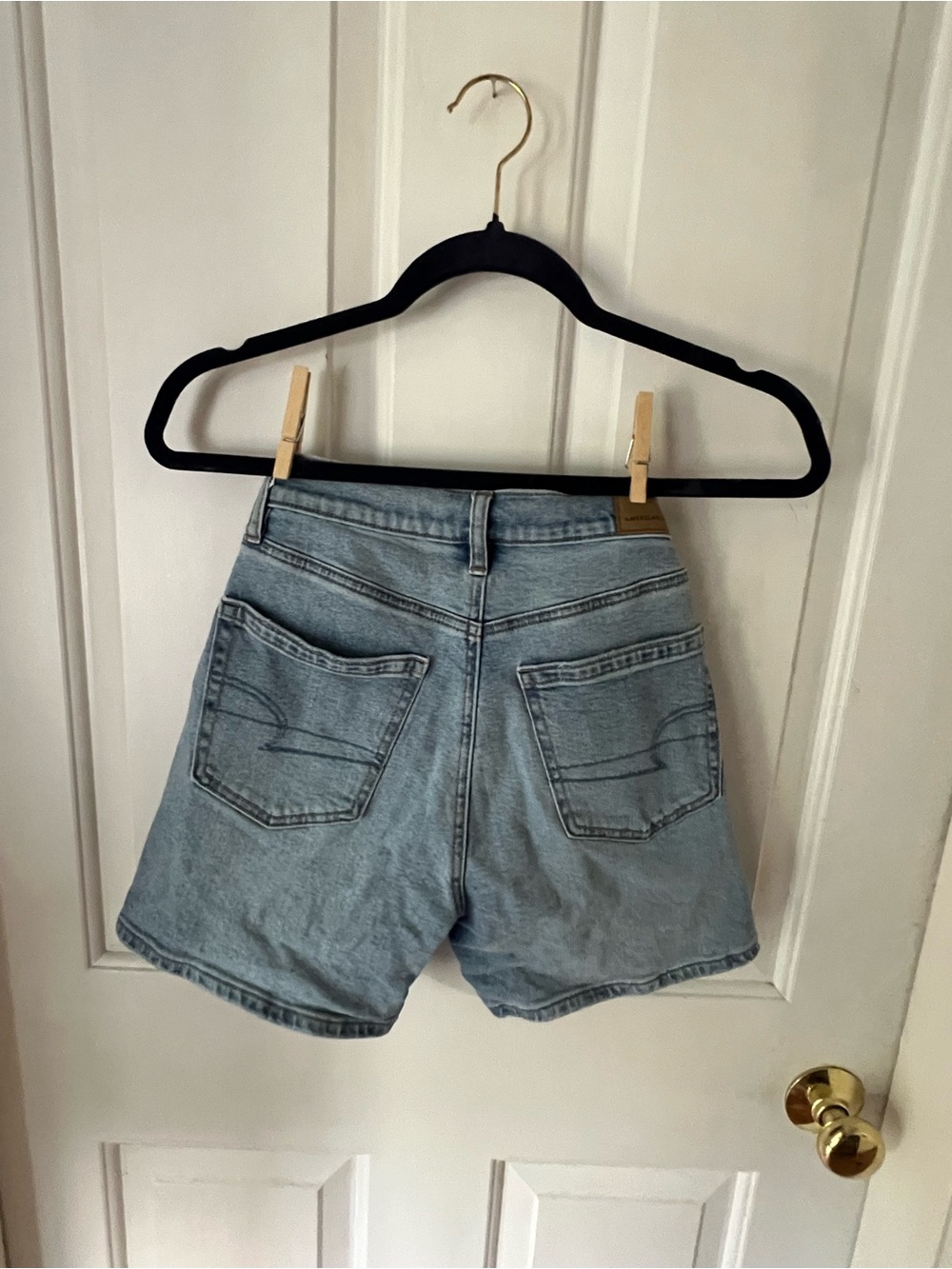 American Eagle Outfitters Light Wash Distressed Denim Jean Shorts - Picture 2 of 4